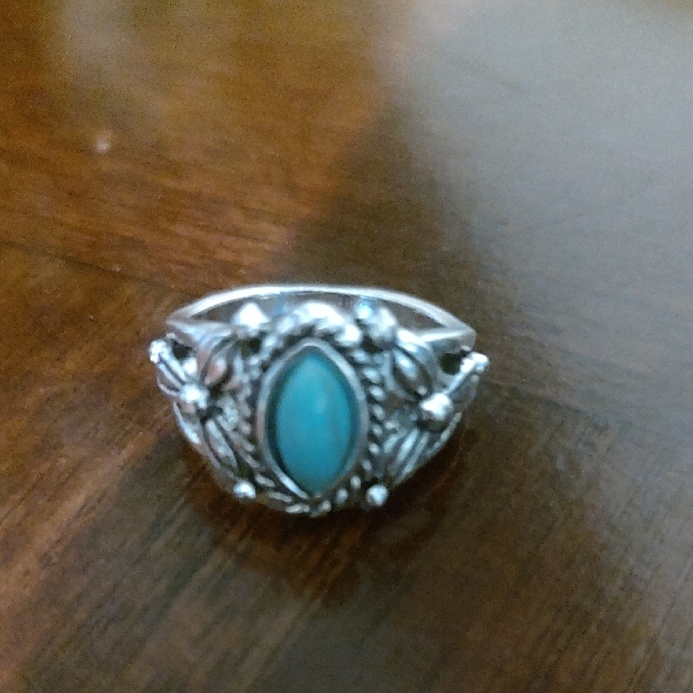 Elegant Silver and Turquoise Ring